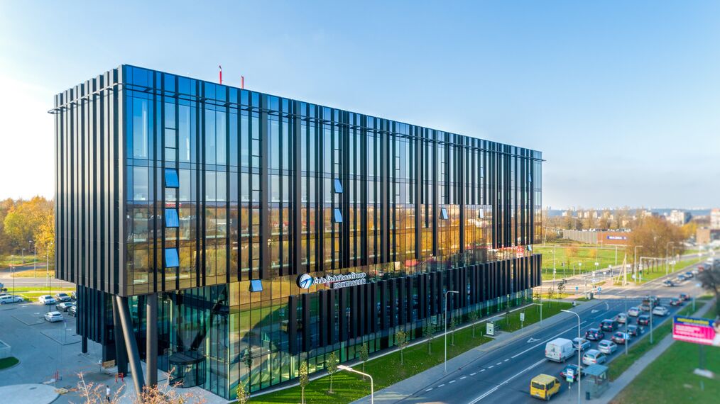MasterLine 8 HI Pencereler ve CW 50-HI Giydirme Cepheler - Office building Avia Solutions Group Headquarters konumlanmış Vilnius, Litvanya
