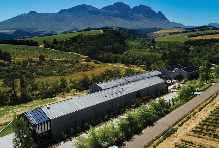 ConceptSystem 68 Pencereler ve ConceptFolding 77 Sürme Sistemler - Recreation/Entertainment centre Quoin Rock Wine Estate konumlanmış Stellenbosch, Güney Afrika