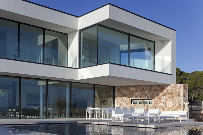 ConceptPatio 68 Sliding & Folding and HiFinity Sliding & Folding - El Mar located inSpain