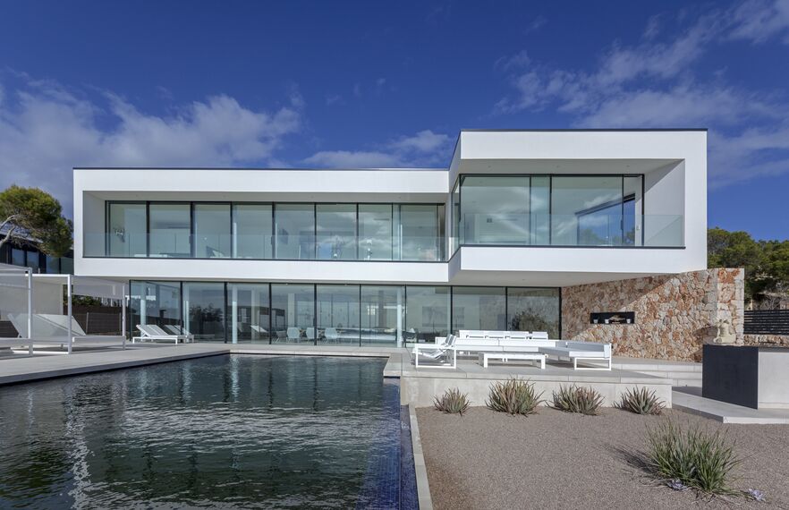 ConceptPatio 68 Sliding & Folding and HiFinity Sliding & Folding - El Mar located inSpain