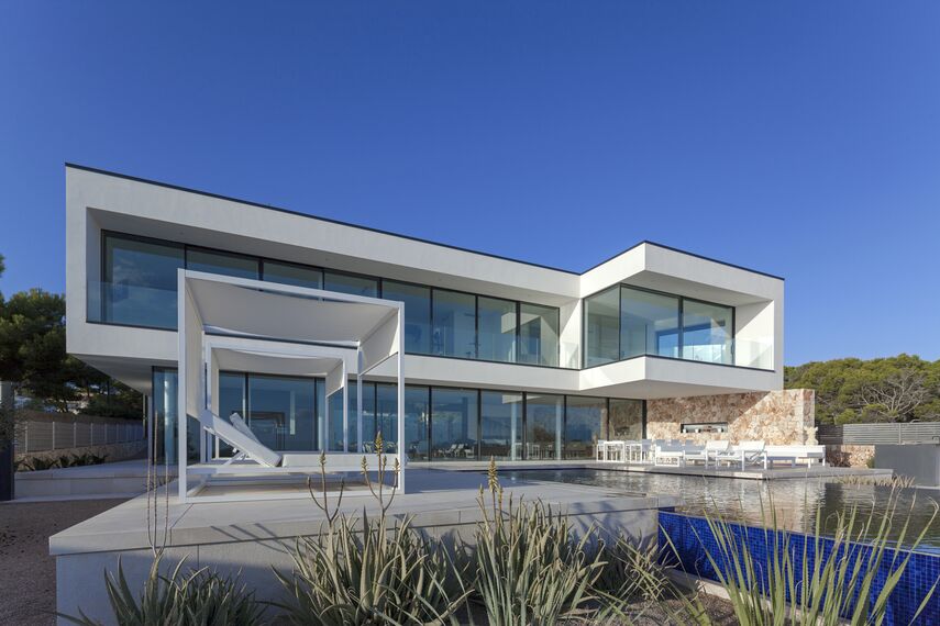 ConceptPatio 68 Sliding & Folding and HiFinity Sliding & Folding - El Mar located inSpain