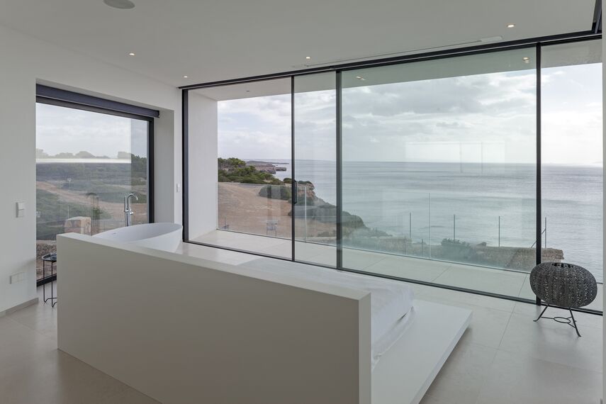 ConceptPatio 68 Sliding & Folding and HiFinity Sliding & Folding - El Mar located inSpain