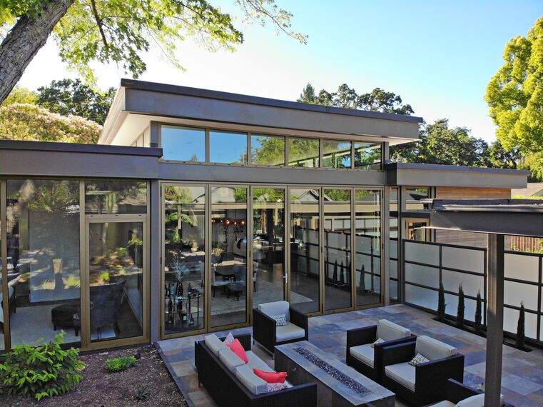 ConceptSystem 68 Pencereler, ConceptFolding 77 Sürme Sistemler ve ConceptSystem 68 Kapılar - Modern Prairie House konumlanmış Sonoma Wine Country, Amerika Birleşik Devletleri