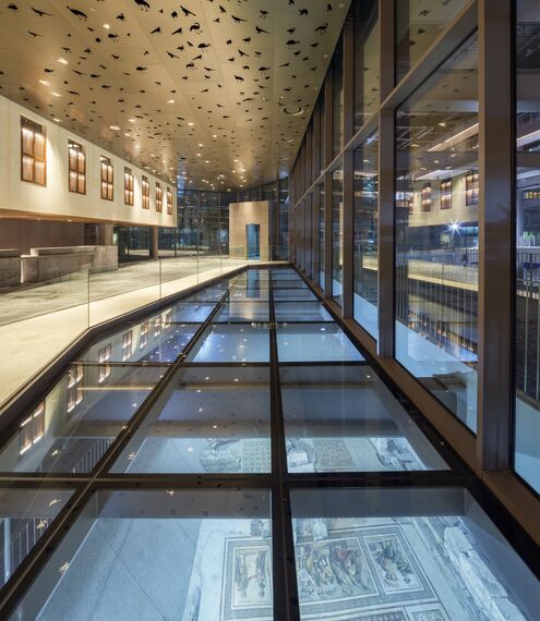 ConceptWall 50 Giydirme Cepheler ve ConceptSystem 68 Kapılar - Museum Antakya Müze Otel konumlanmış Hatay, Türkiye