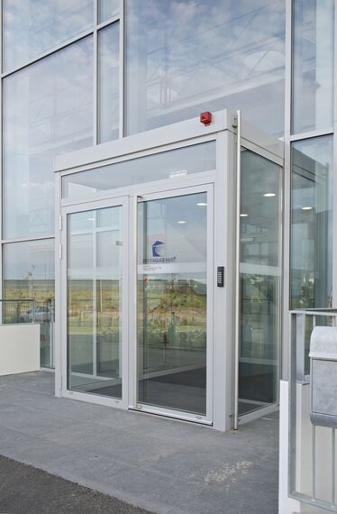 BriseSoleil 100 Solar Shading, CW 50-HI Façades and CS 104 (c) Cancelled Systems - Det Faglige Hus located inDenmark