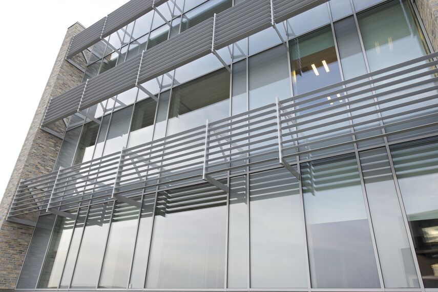 BriseSoleil 100 Solar Shading, CW 50-HI Façades and CS 104 (c) Cancelled Systems - Det Faglige Hus located inDenmark