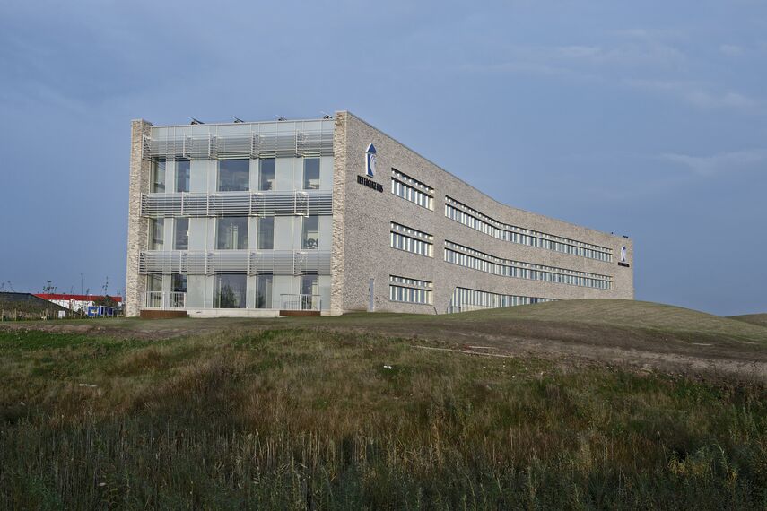 BriseSoleil 100 Solar Shading, CW 50-HI Façades and CS 104 (c) Cancelled Systems - Det Faglige Hus located inDenmark