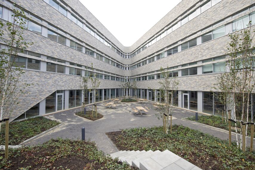 BriseSoleil 100 Solar Shading, CW 50-HI Façades and CS 104 (c) Cancelled Systems - Det Faglige Hus located inDenmark