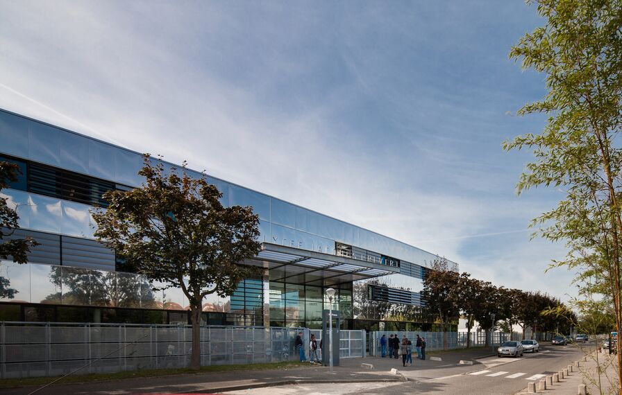 ConceptWall 50 Façades, XS 50 Windows and BriseSoleil 100 Solar Shading - Lycée Jacques Prevert 77 located inFrance
