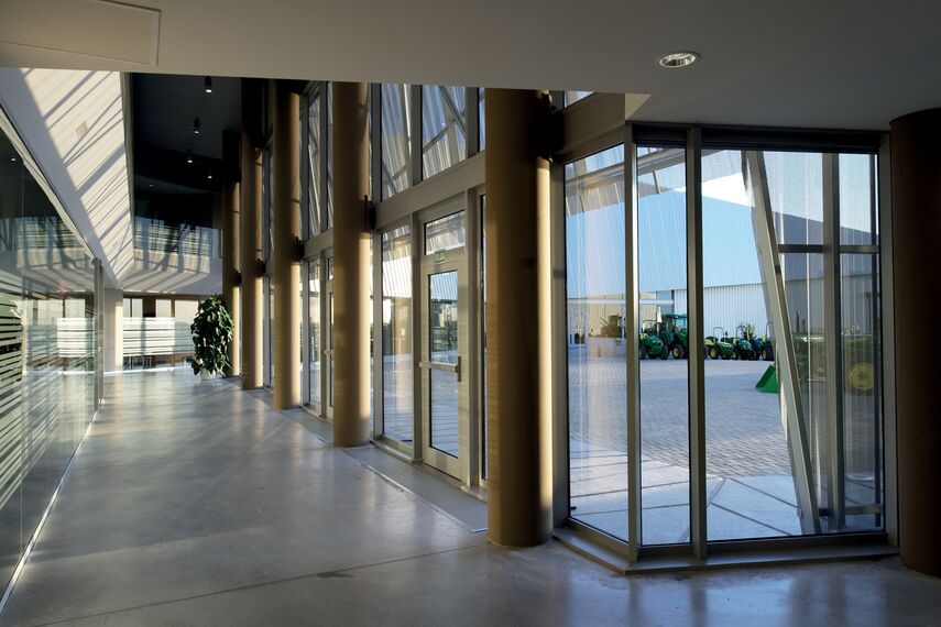 ConceptWall 50 Façades - Office building Sede John Deere located in Parla, Spain