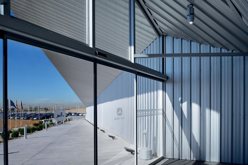 ConceptWall 50 Façades - Office building Sede John Deere located in Parla, Spain