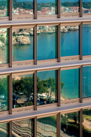 ConceptSystem 77 Pencereler ve ConceptSystem 77 Kapılar - Apartman kompleksi Estoril sol residence complex konumlanmış Cascais, Portekiz