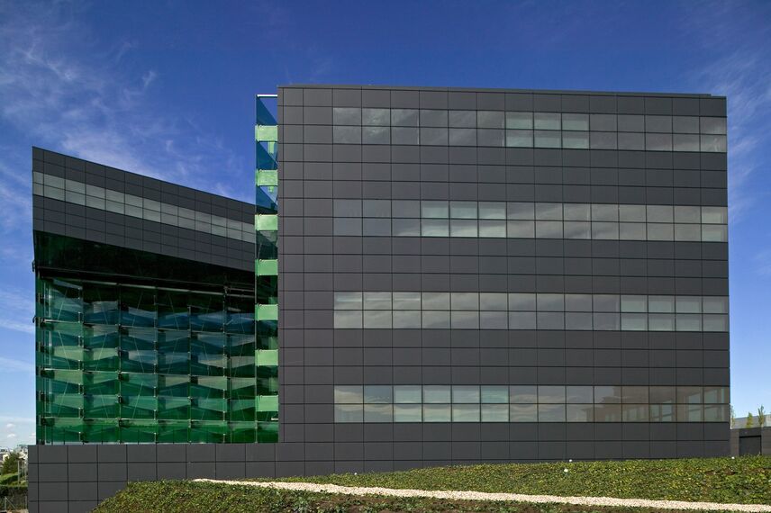 ConceptSystem 68 Windows, ConceptSystem 68 Doors, ConceptWall 50 Façades and ConceptWall 86 Façades - Coca-Cola headquarters Spain located in Madrid, Spain