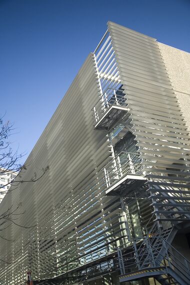 BriseSoleil 100 Solar Shading and ConceptWall 50 Façades - 't Rabot located in Gent, Belgium