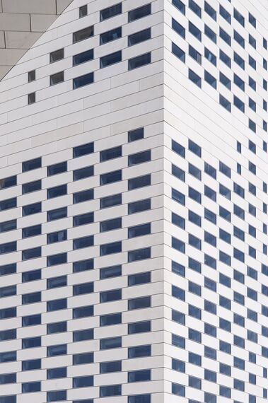 ConceptDoor 45Pa Kapılar, ConceptWall 86 Giydirme Cepheler, ConceptPatio 130 Sürme Sistemler ve ConceptWall 50 Giydirme Cepheler - Entertainment LA MÉCA konumlanmış Bordeaux, Fransa