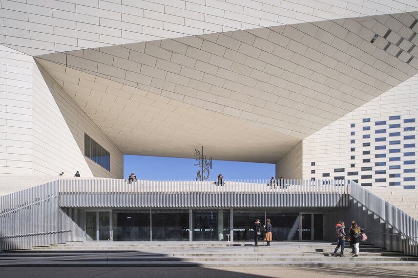 ConceptDoor 45Pa Kapılar, ConceptWall 86 Giydirme Cepheler, ConceptPatio 130 Sürme Sistemler ve ConceptWall 50 Giydirme Cepheler - Entertainment LA MÉCA konumlanmış Bordeaux, Fransa