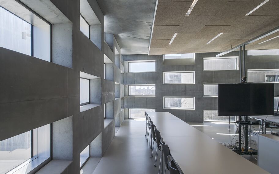 ConceptDoor 45Pa Kapılar, ConceptWall 86 Giydirme Cepheler, ConceptPatio 130 Sürme Sistemler ve ConceptWall 50 Giydirme Cepheler - Entertainment LA MÉCA konumlanmış Bordeaux, Fransa