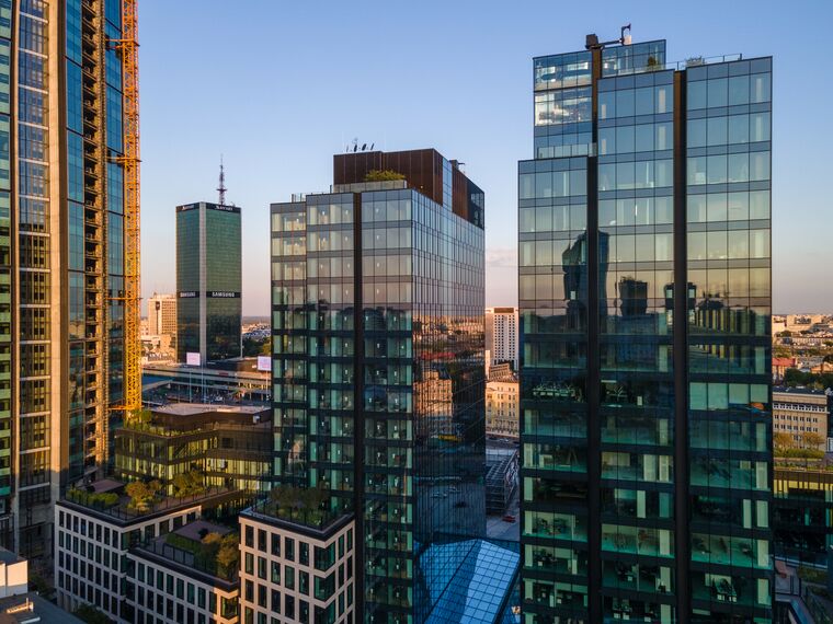 ConceptWall 50 Giydirme Cepheler, MasterLine 8 Pencereler, CW 50-HI Giydirme Cepheler, CW 50-SC Giydirme Cepheler, MasterLine 8 Standard Pencereler ve MasterLine 8 Pencereler - Varso 1 & 2 konumlanmış Warsaw, Polonya