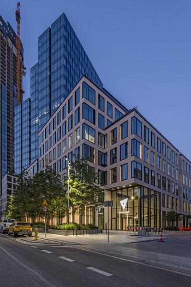 ConceptWall 50 Giydirme Cepheler, MasterLine 8 Pencereler, CW 50-HI Giydirme Cepheler, CW 50-SC Giydirme Cepheler, MasterLine 8 Standard Pencereler ve MasterLine 8 Pencereler - Varso 1 & 2 konumlanmış Warsaw, Polonya