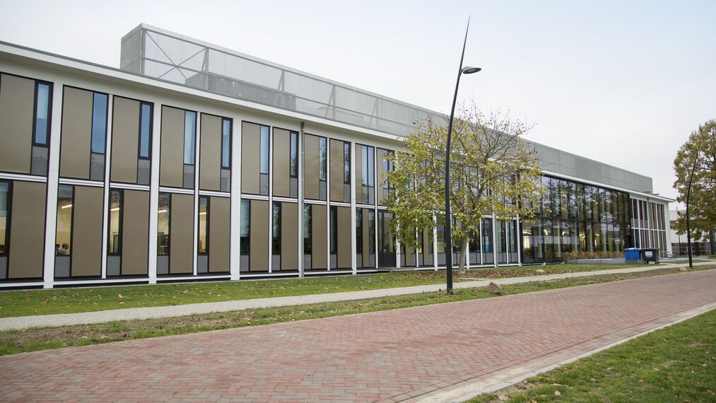 ConceptSystem 77 Doors, CW 50 Standard Façades, CW 50 Façades and CS 77 Hidden Vent Windows - Building N Hengelo located in Hengelo, The Netherlands