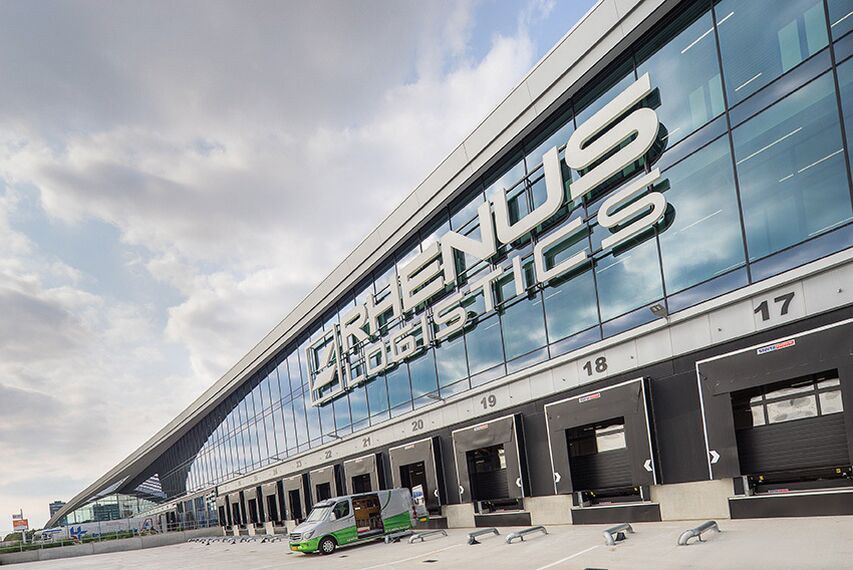 ConceptFolding 77 Sürme Sistemler ve ConceptWall 50 Giydirme Cepheler - DC New Logic III konumlanmış Tilburg, Hollanda