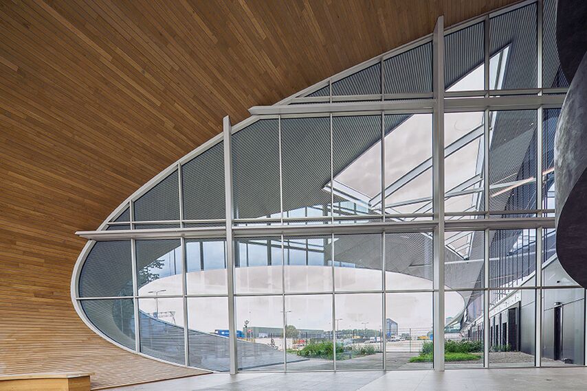 ConceptFolding 77 Sürme Sistemler ve ConceptWall 50 Giydirme Cepheler - DC New Logic III konumlanmış Tilburg, Hollanda