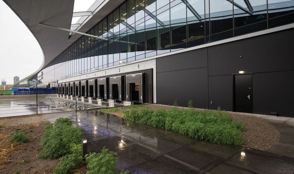 ConceptFolding 77 Sürme Sistemler ve ConceptWall 50 Giydirme Cepheler - DC New Logic III konumlanmış Tilburg, Hollanda