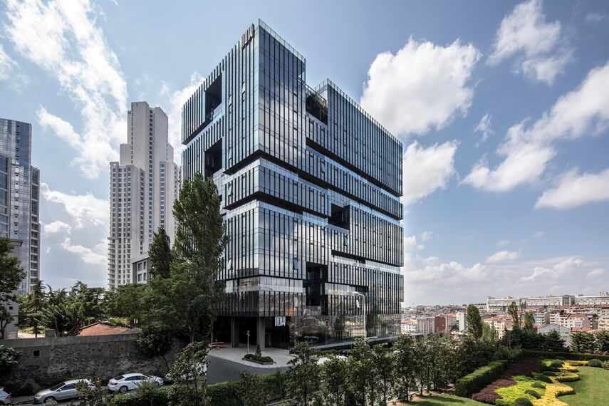 ConceptWall 60 Giydirme Cepheler, HiFinity Sürme Sistemler ve ConceptSystem 68 Kapılar - Apartman kompleksi Now Bomonti konumlanmış Istanbul, Türkiye
