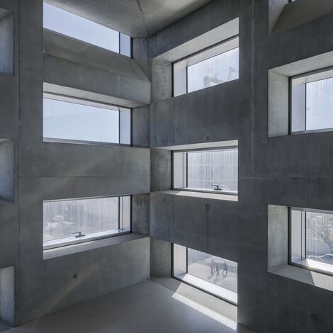 ConceptDoor 45Pa Kapılar, ConceptWall 86 Giydirme Cepheler, ConceptPatio 130 Sürme Sistemler ve ConceptWall 50 Giydirme Cepheler - Entertainment LA MÉCA konumlanmış Bordeaux, Fransa