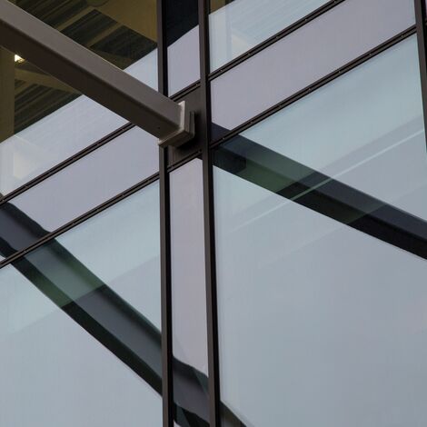 ConceptFolding 77 Sürme Sistemler ve ConceptWall 50 Giydirme Cepheler - DC New Logic III konumlanmış Tilburg, Hollanda