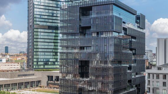 ConceptWall 60 Giydirme Cepheler, HiFinity Sürme Sistemler ve ConceptSystem 68 Kapılar - Apartman kompleksi Now Bomonti konumlanmış Istanbul, Türkiye